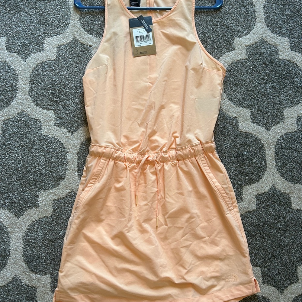 North face dress with built in shorts & pockets size small